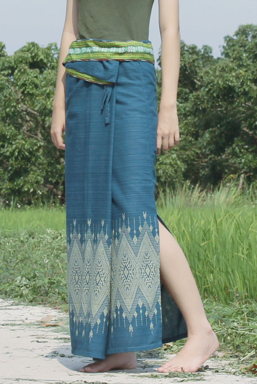 RaanPahMuang Thai Traditional Hand Woven Wrap Skirt Striped Cotton with Floral Belt