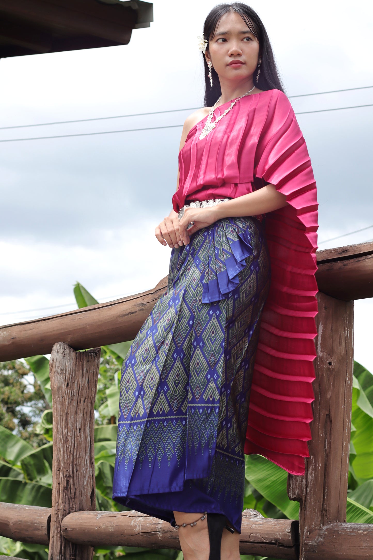 RaanPahMuang Thailand Eastern Isaan Style Ladies Wrap Skirt Sarong Woven Art
