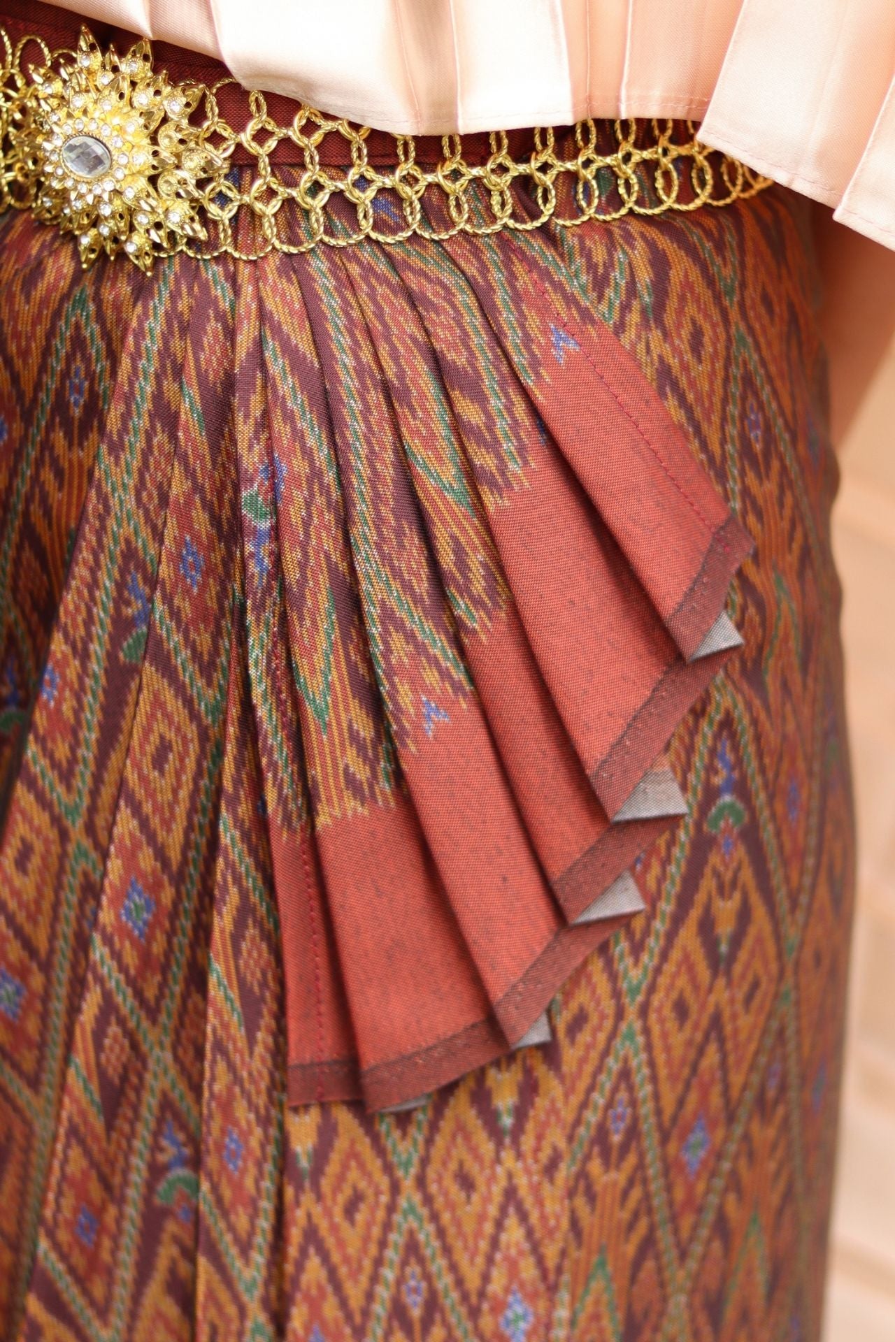 RaanPahMuang Thailand Eastern Isaan Style Ladies Wrap Skirt Sarong Woven Art